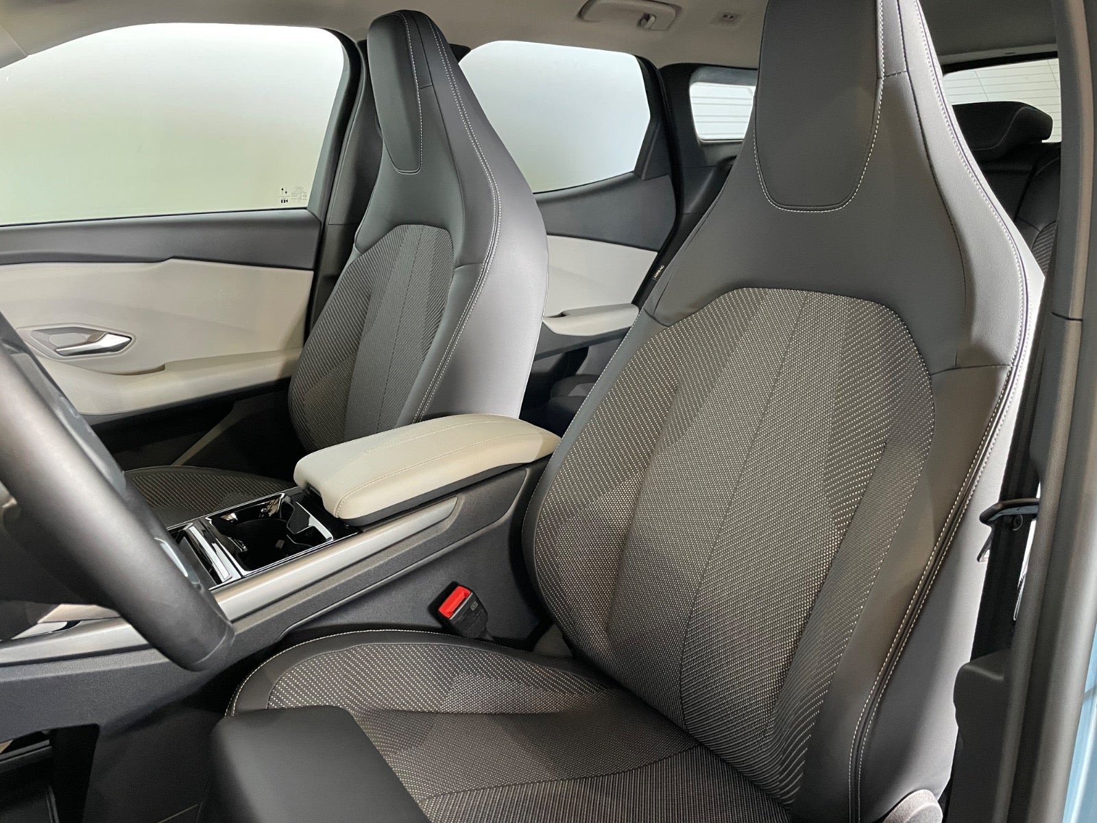Ford Explorer Select Extended Range