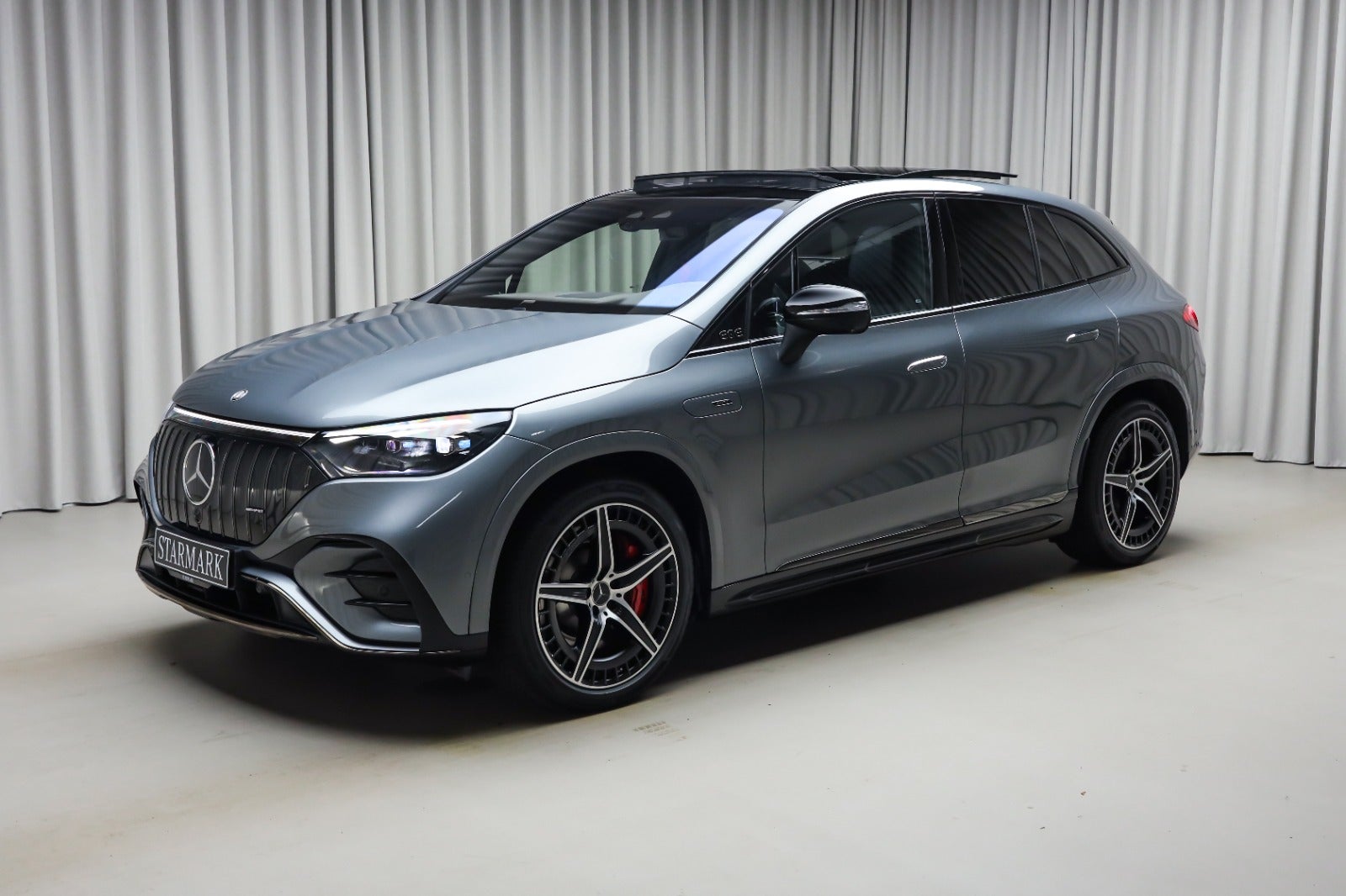 Mercedes-AMG EQE 43 SUV (1/8)
