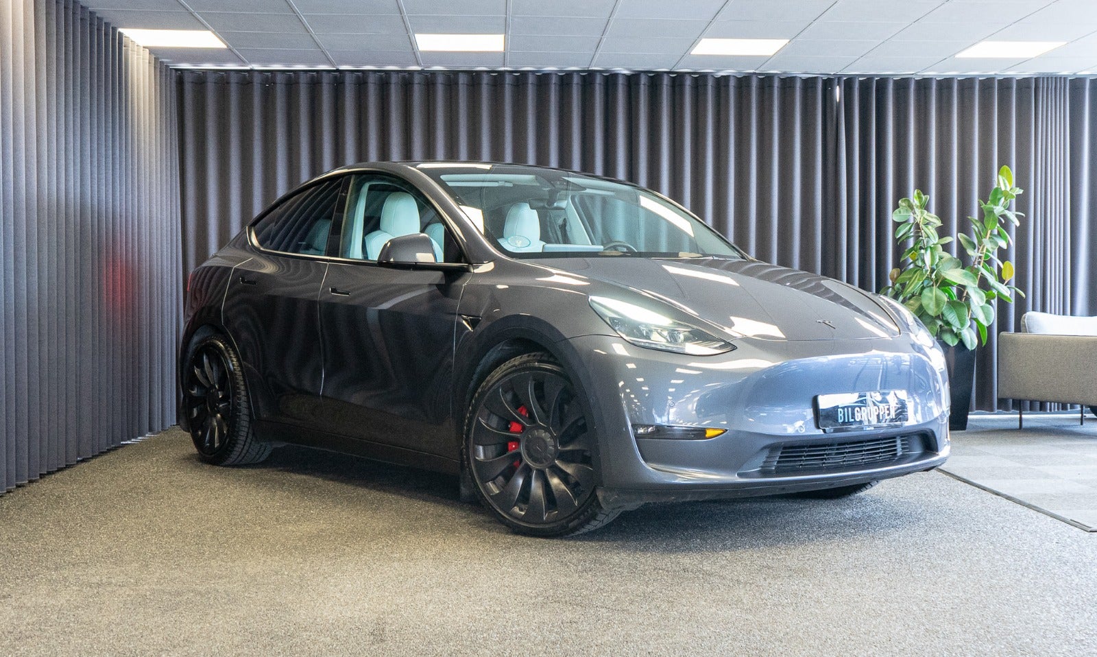 Tesla Model Y Performance AWD