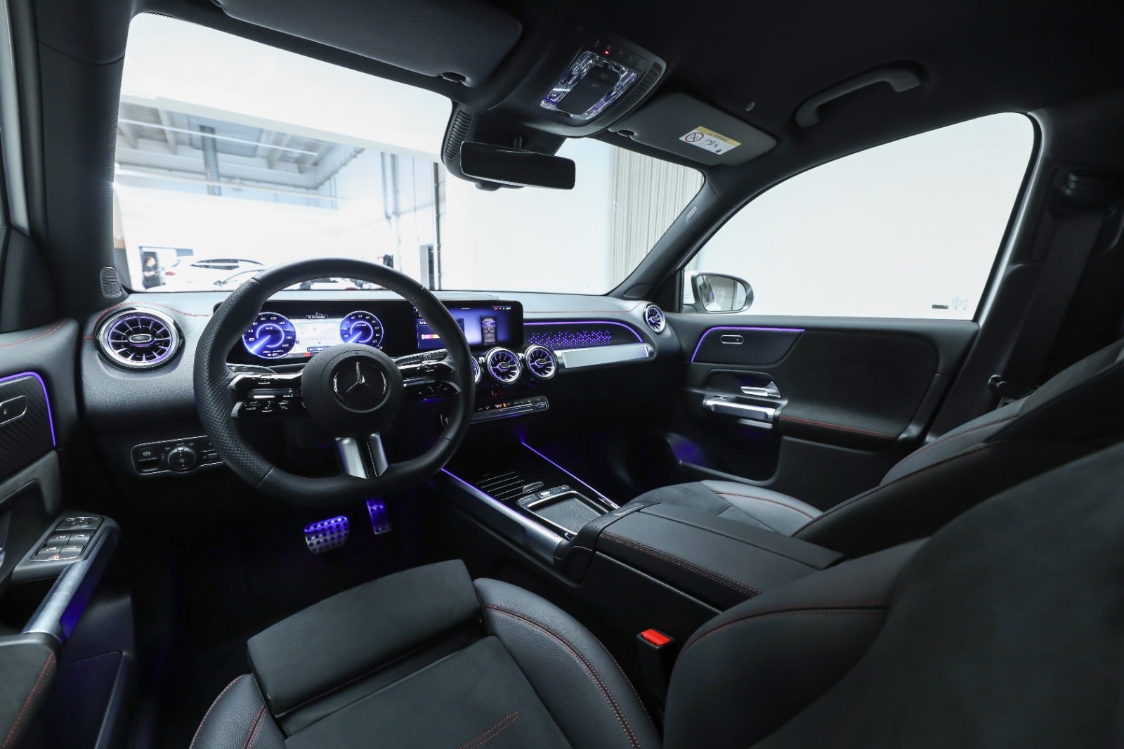 Mercedes-Benz EQB 250+ (4/8)