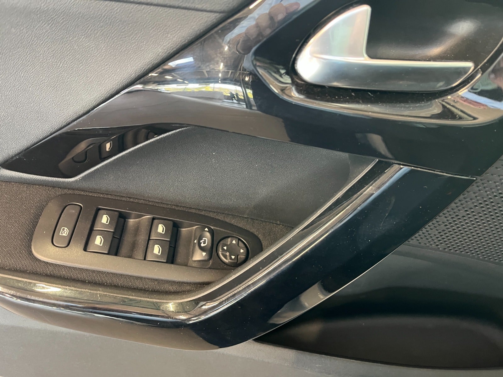 Billede af Peugeot 208 1,2 PureTech 82 Allure Sky