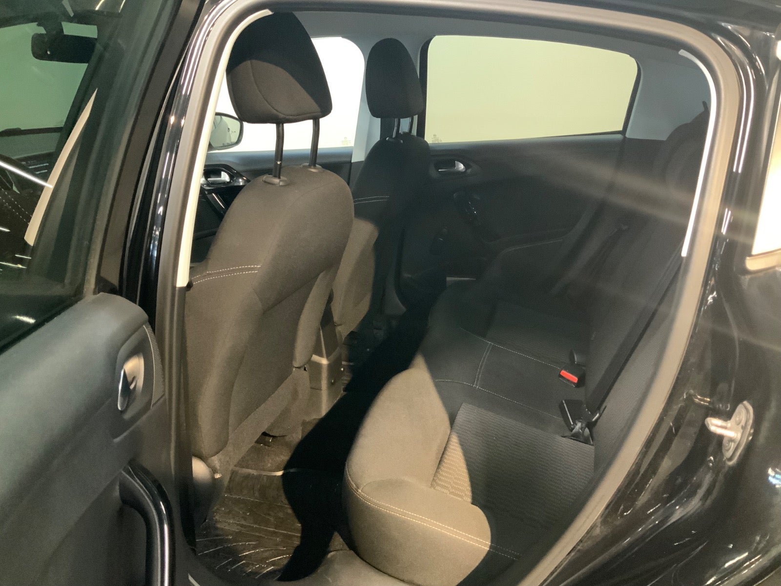 Peugeot 208 (7/8)