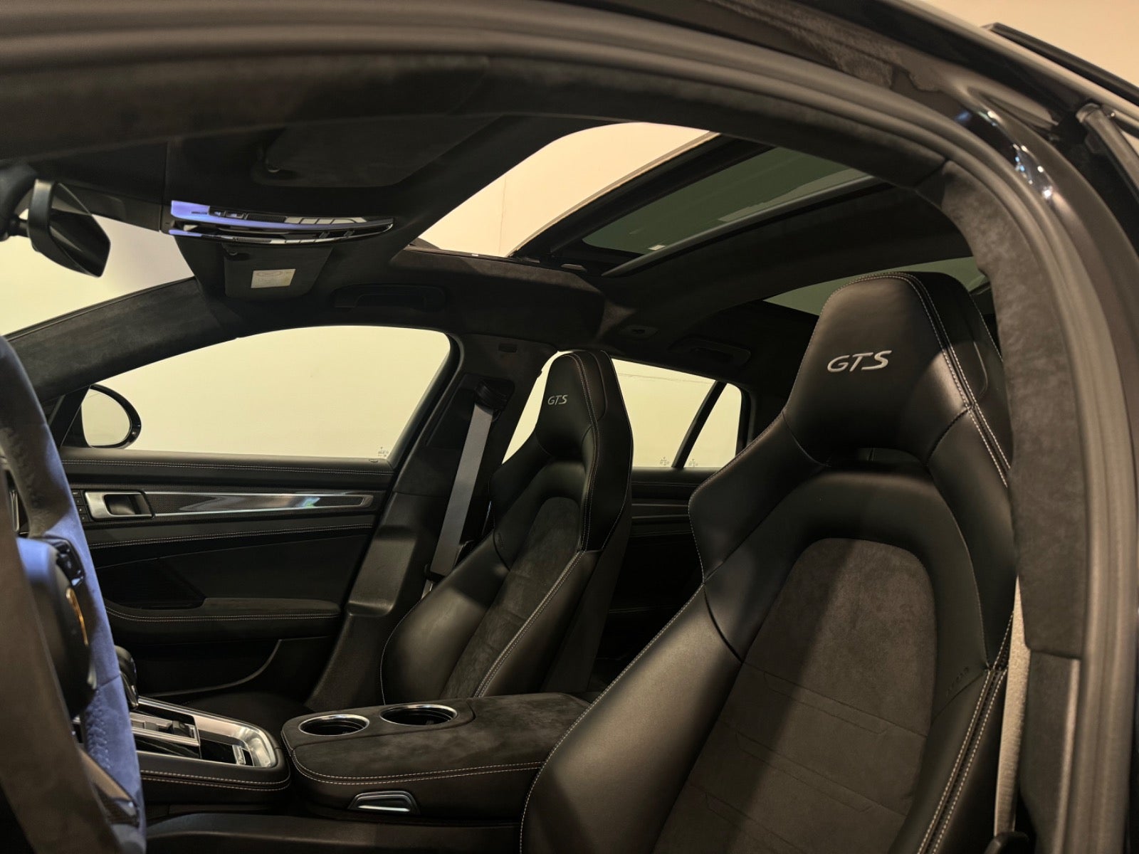Porsche – Panamera GTS