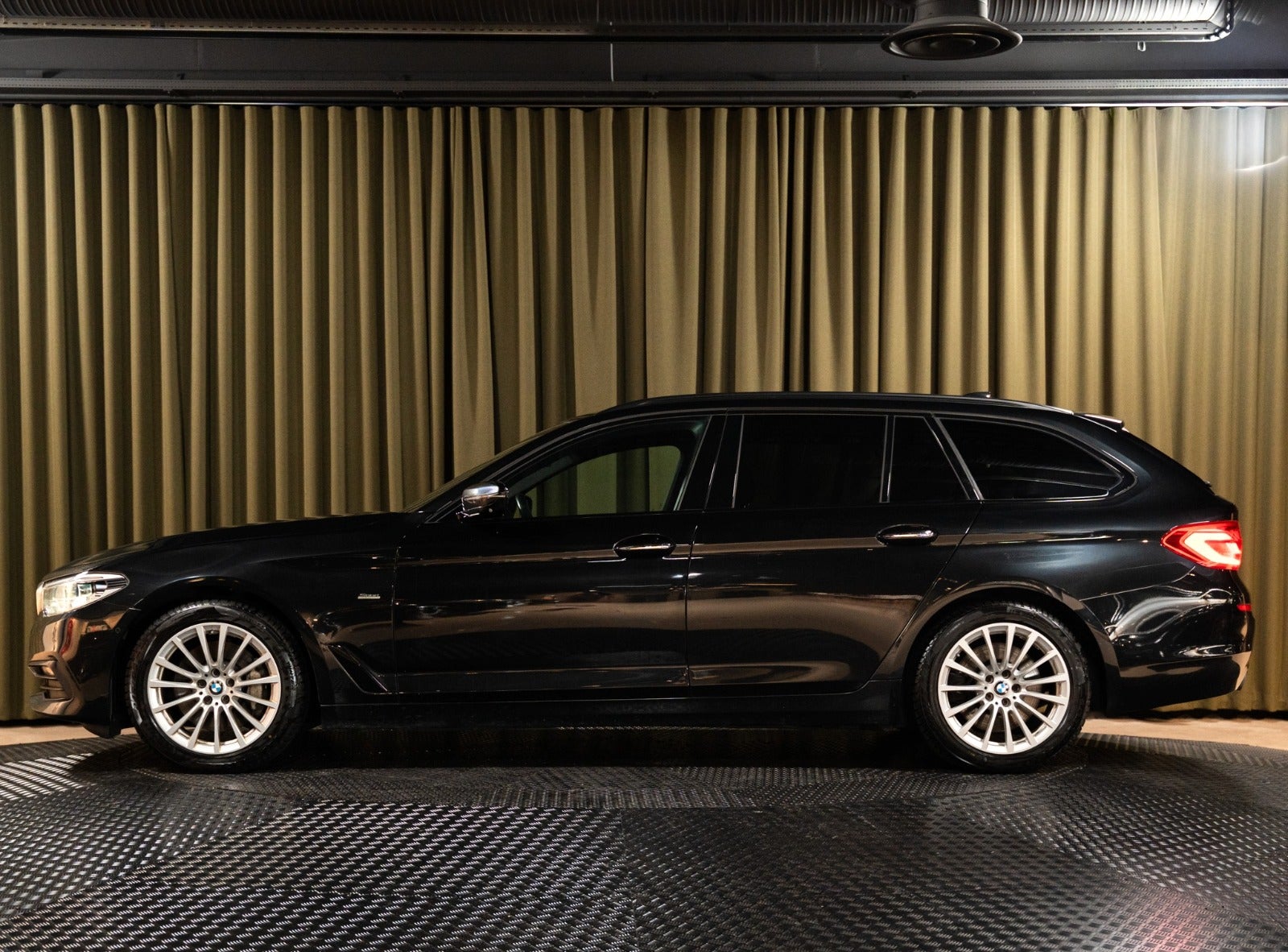 Billede af BMW 530d 3,0 Touring Sport Line aut.
