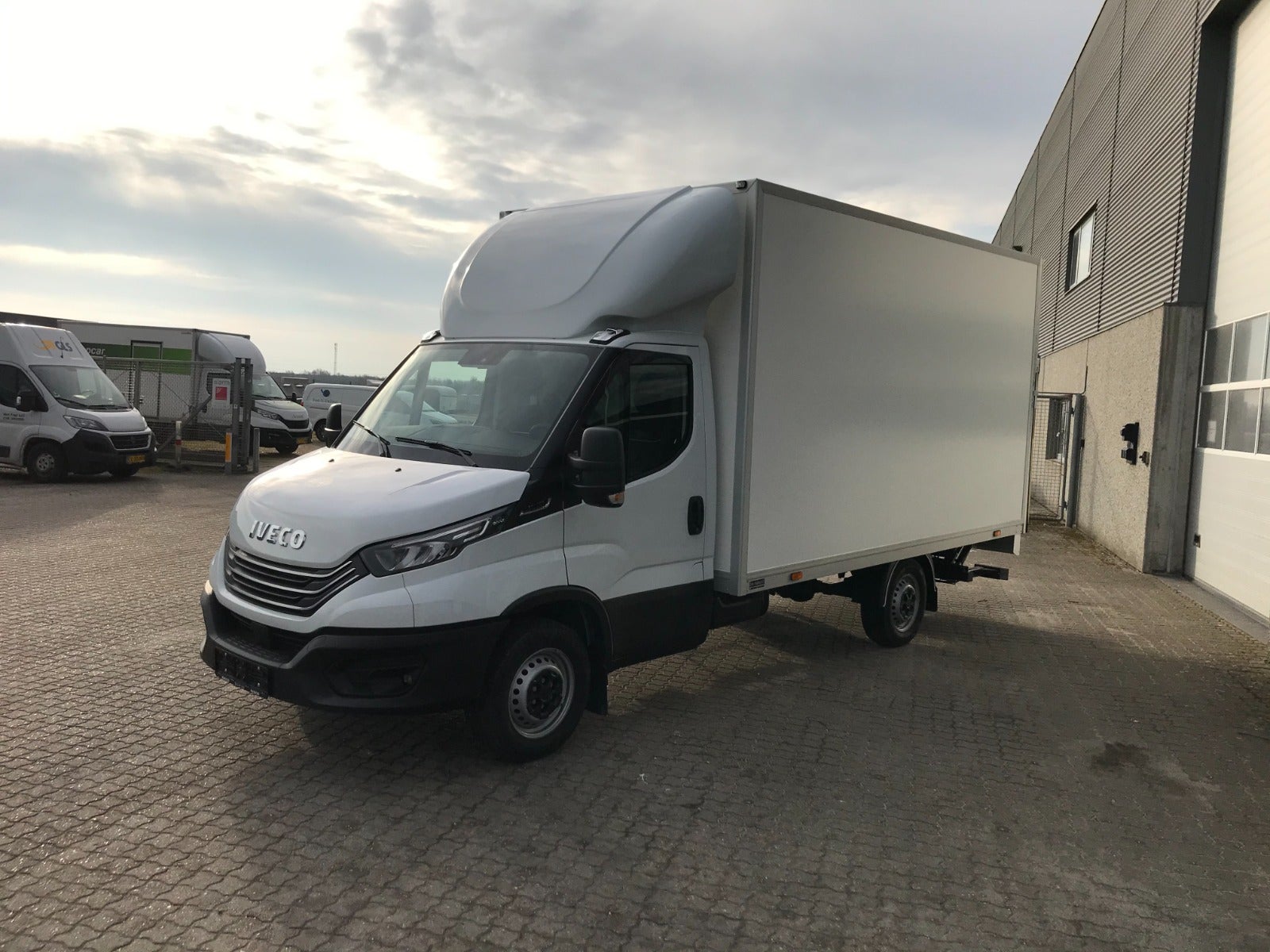 Billede af Iveco Daily 3,0 35S18 4100mm Box m/lift AG8