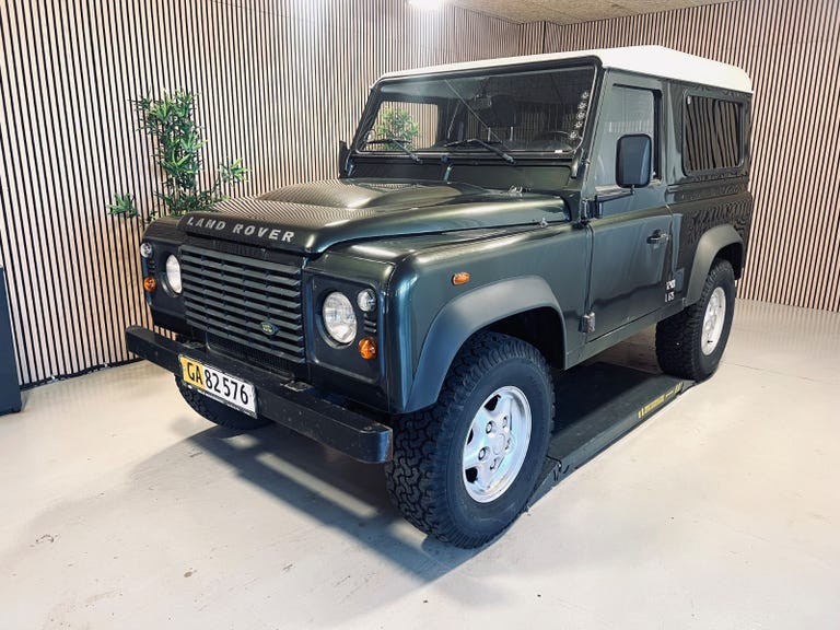 Land Rover Defender 90 Hard Top SE