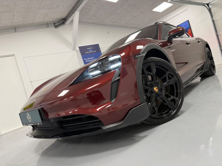 Porsche Taycan 4 Performance+ Cross Turismo