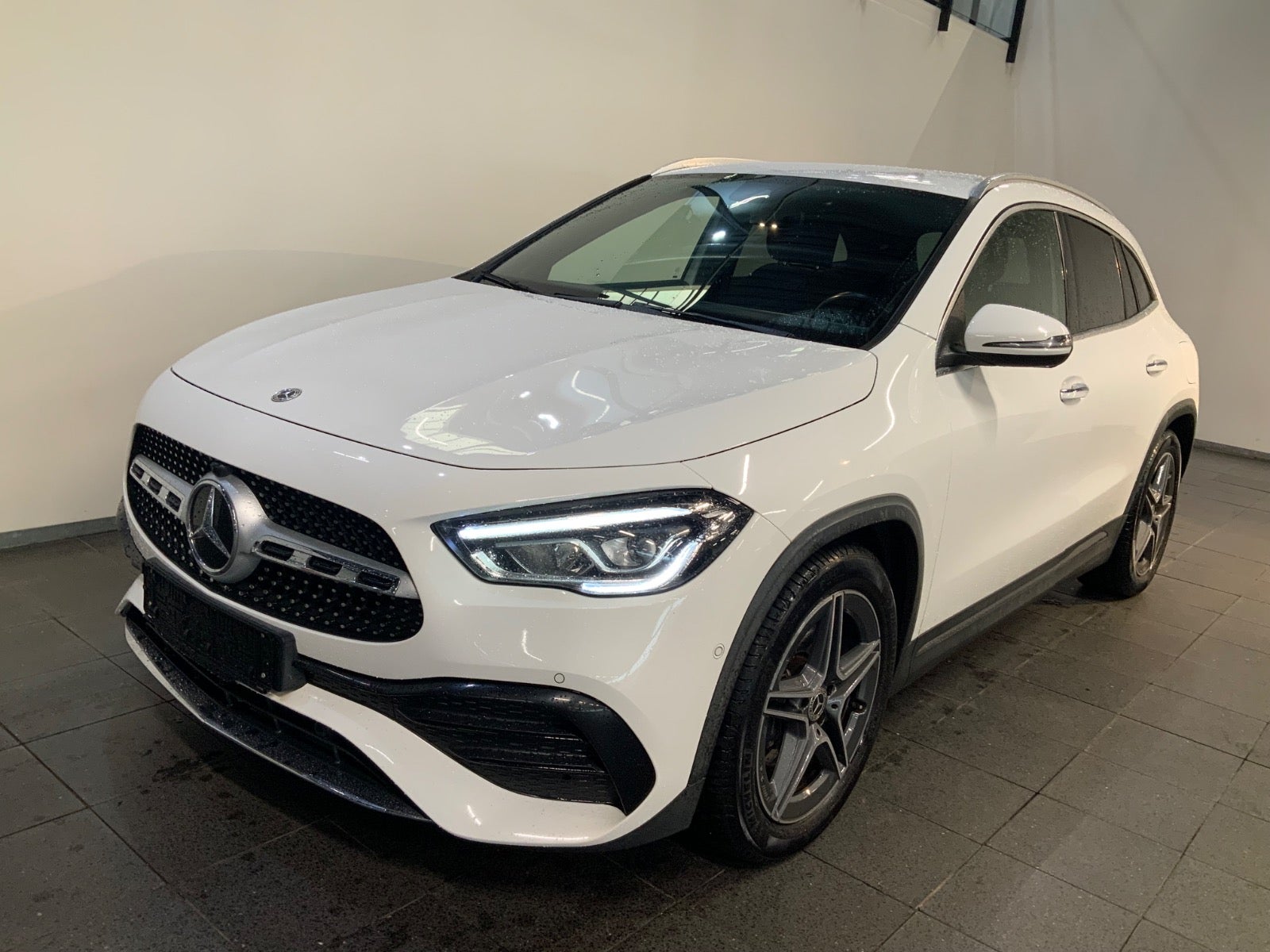 Mercedes-Benz GLA 200