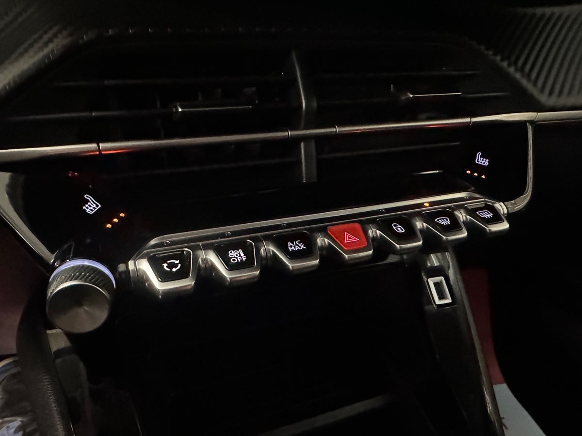 Peugeot 208 PureTech 75 Active Pack Peugeot 208 PureTech 75 Active Pack