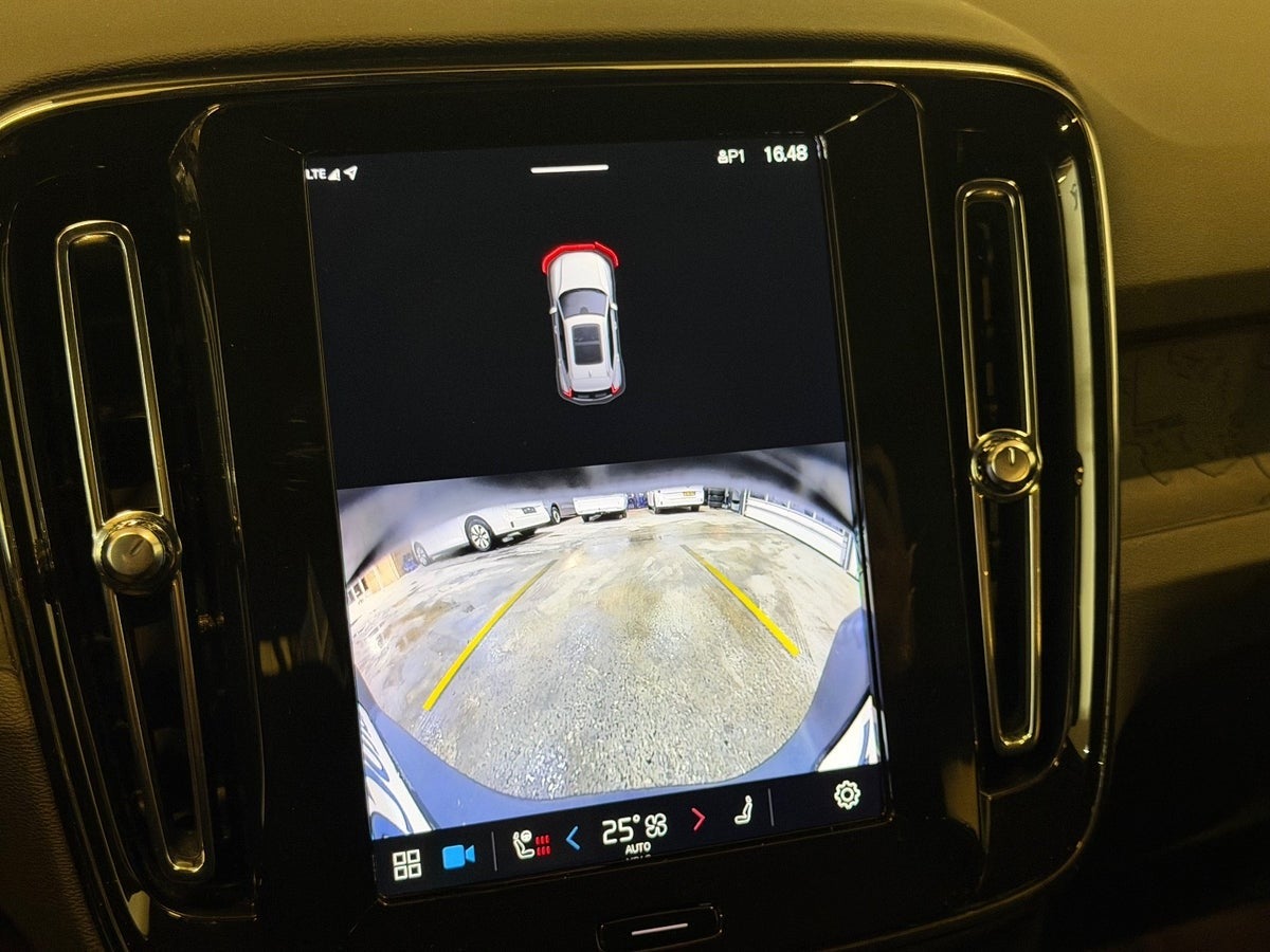 Volvo EX40 Twin Black Edition