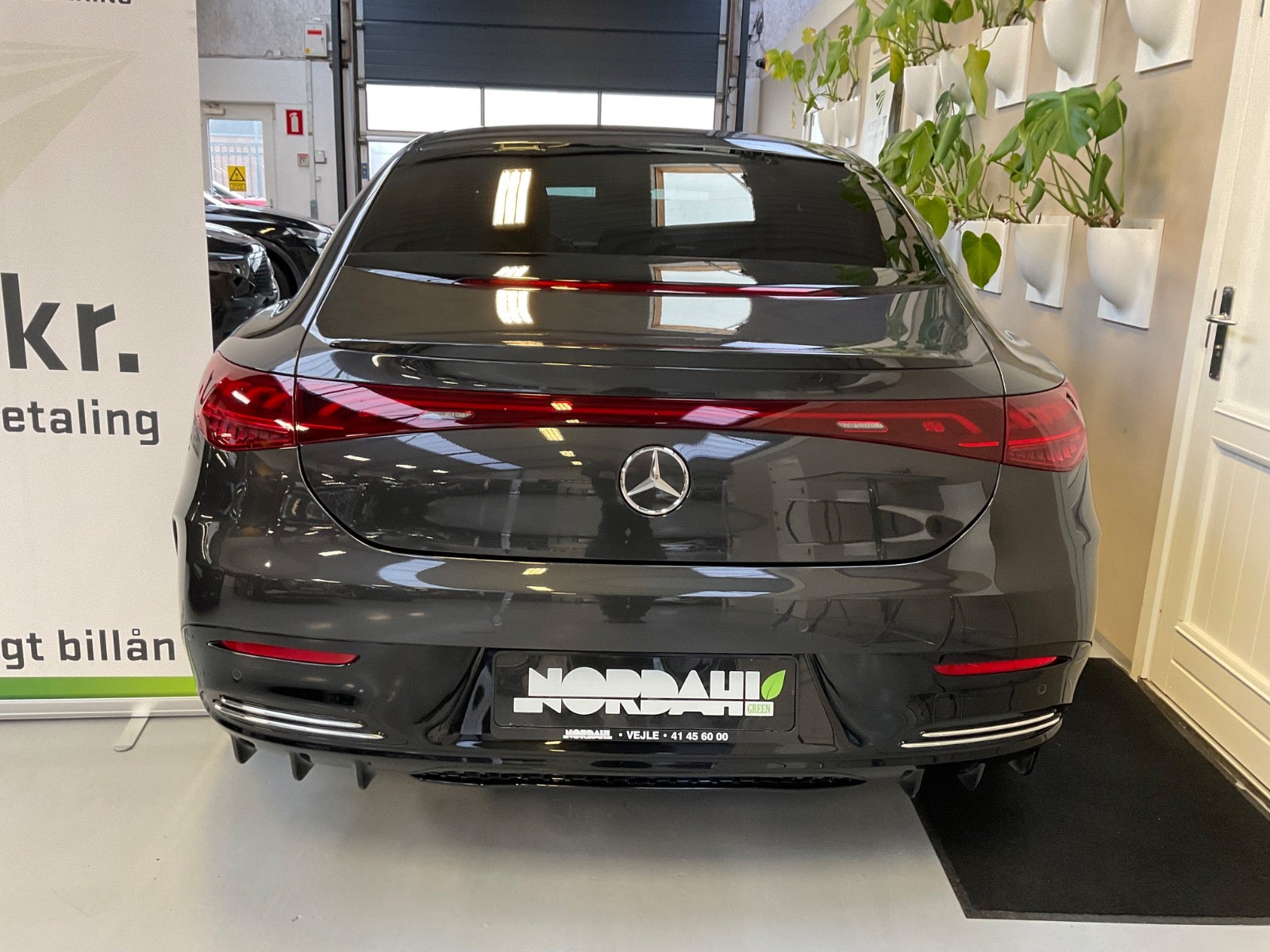 Mercedes EQE350 AMG Line 4d - 6