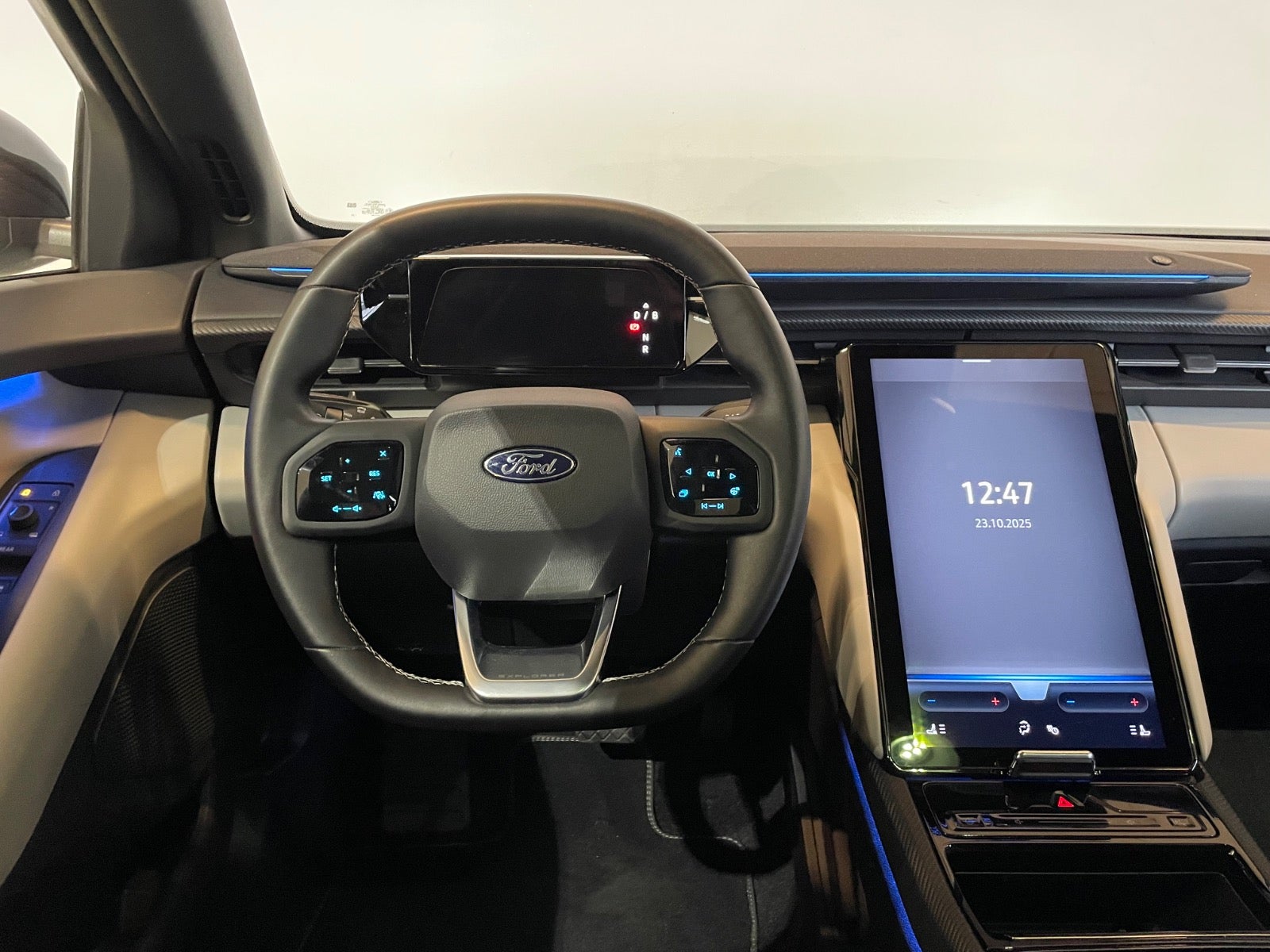 Ford Explorer Premium Extended Range AWD