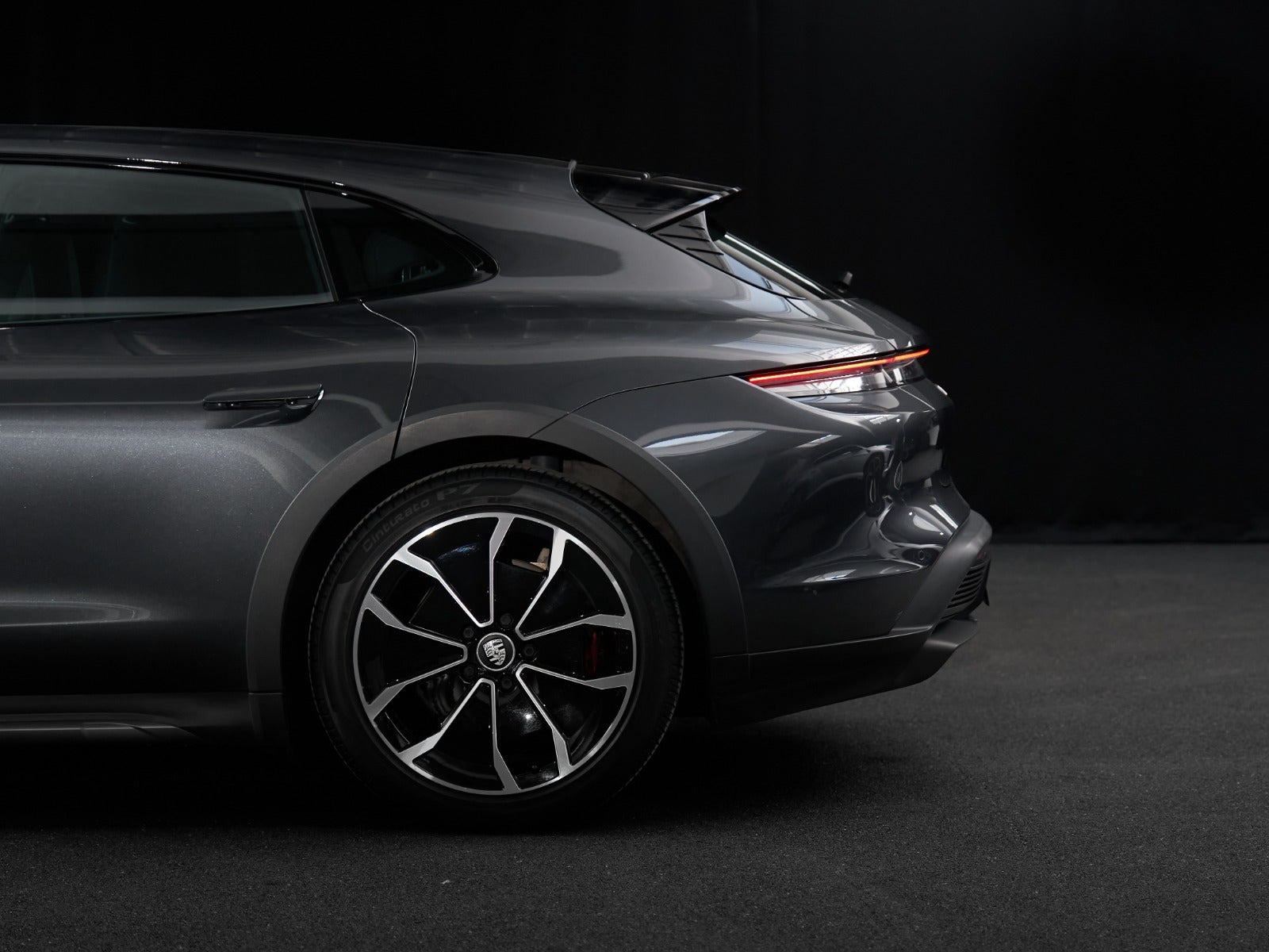 Gallery image 4 of 18