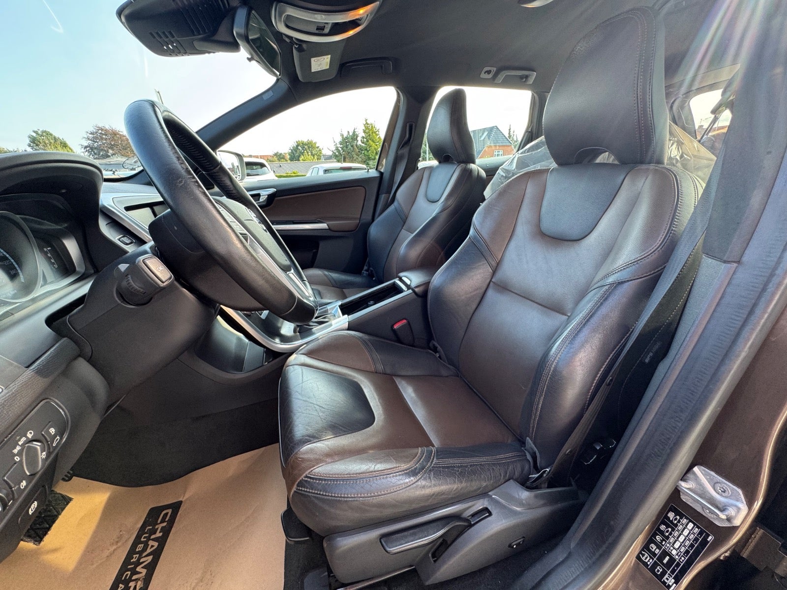 Billede af Volvo XC60 2,4 D5 220 Momentum aut. AWD Van