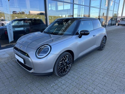 MINI Cooper SE  Favoured Trim XL El aut. Automatgear modelår 2024 km 4000 Sølvmetal klimaanlæg ABS a