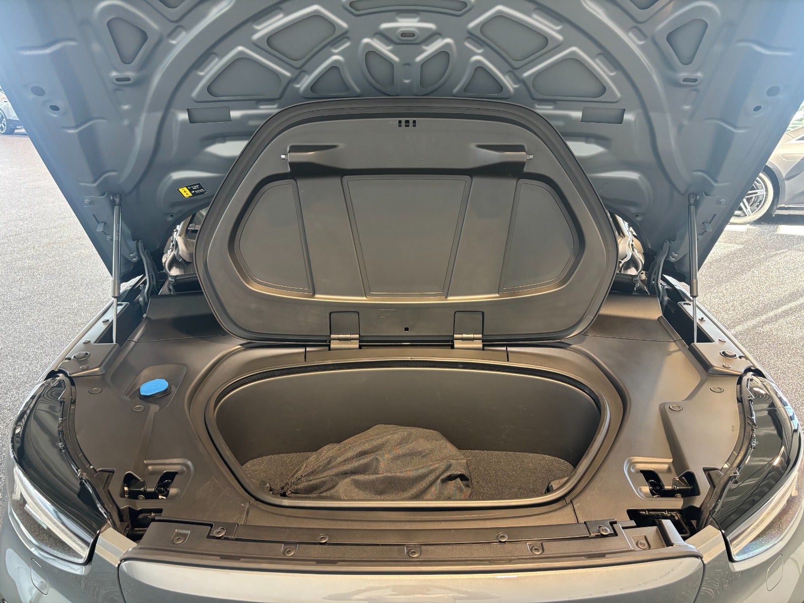 Volvo XC40 P8 ReCharge Twin Ultimate 5d - 12