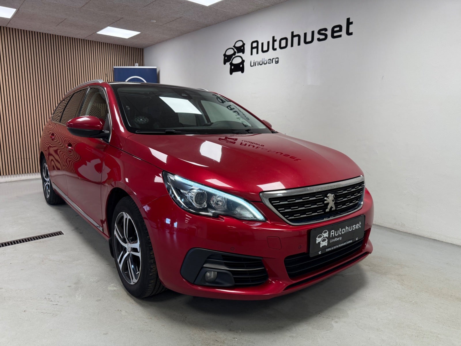 Billede af Peugeot 308 1,6 BlueHDi 120 Allure Sky