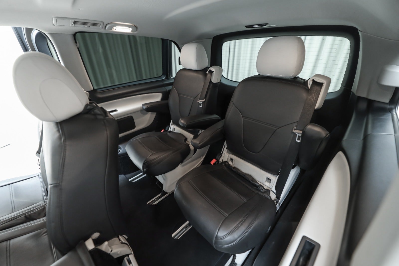 Mercedes-Benz V 220 d (6/8)