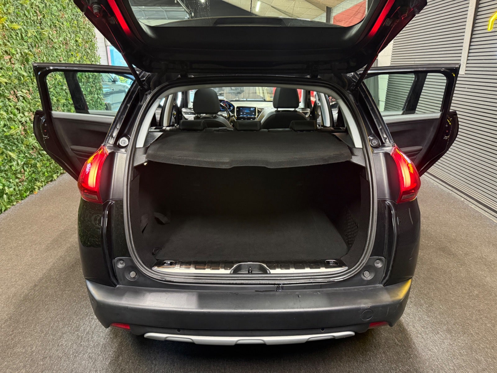Billede af Peugeot 2008 1,2 e-THP 110 Allure Sky