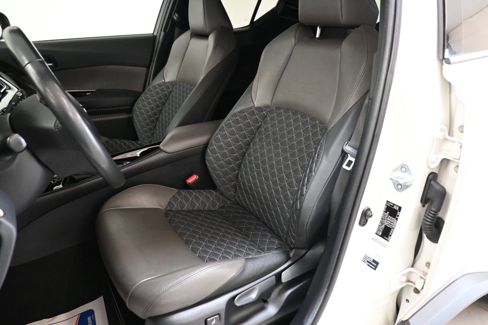 Toyota C-HR Hybrid C-HIC CVT