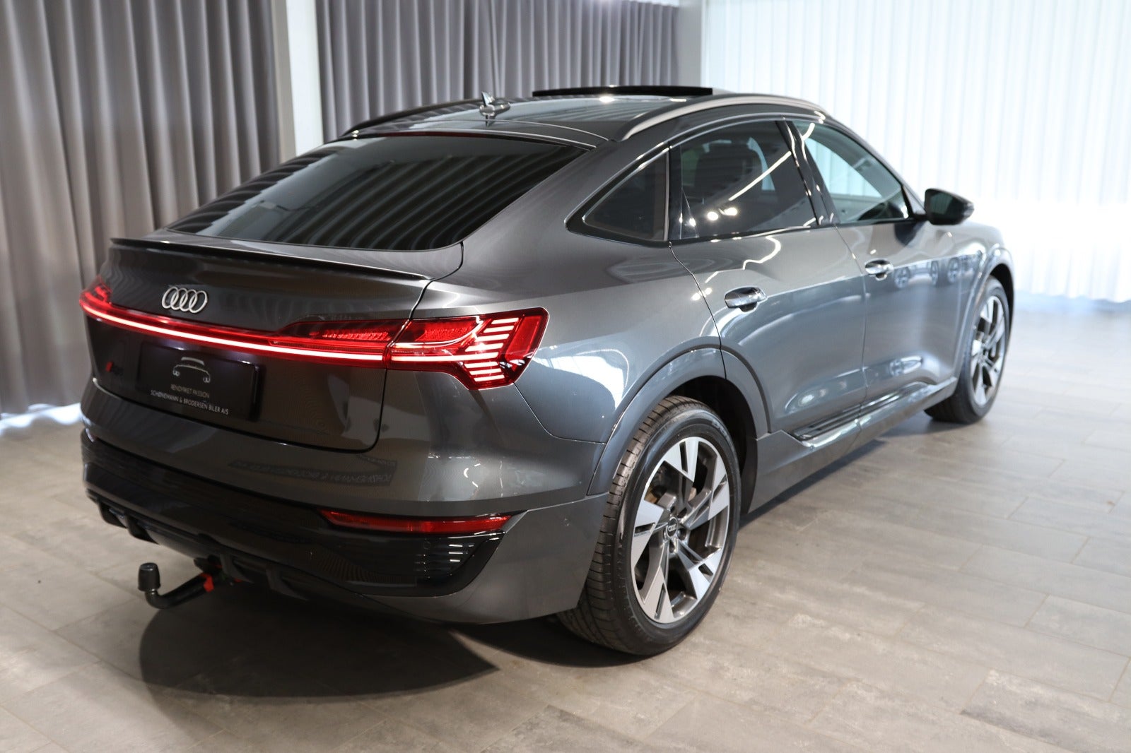 Billede af Audi Q8 e-tron 55 S-line Sportback quattro