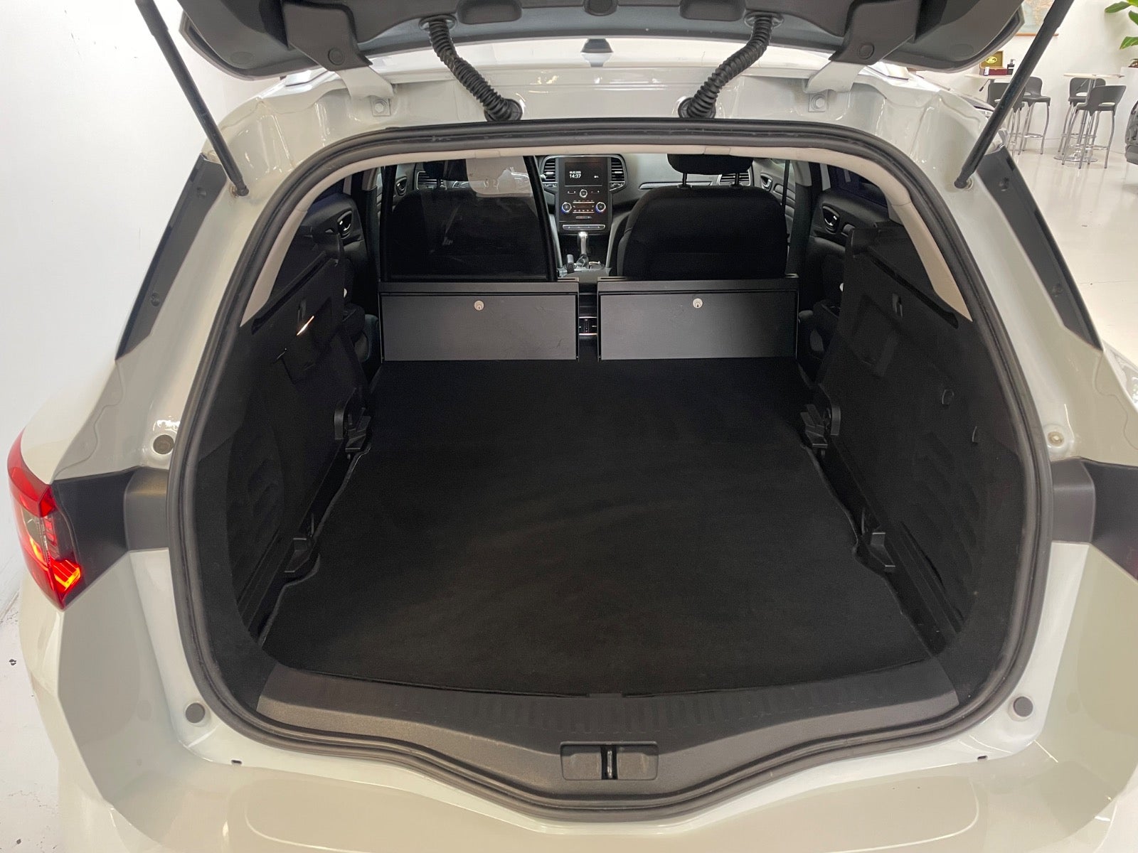Billede af Renault Megane IV 1,5 dCi 115 Zen Sport Tourer EDC Van