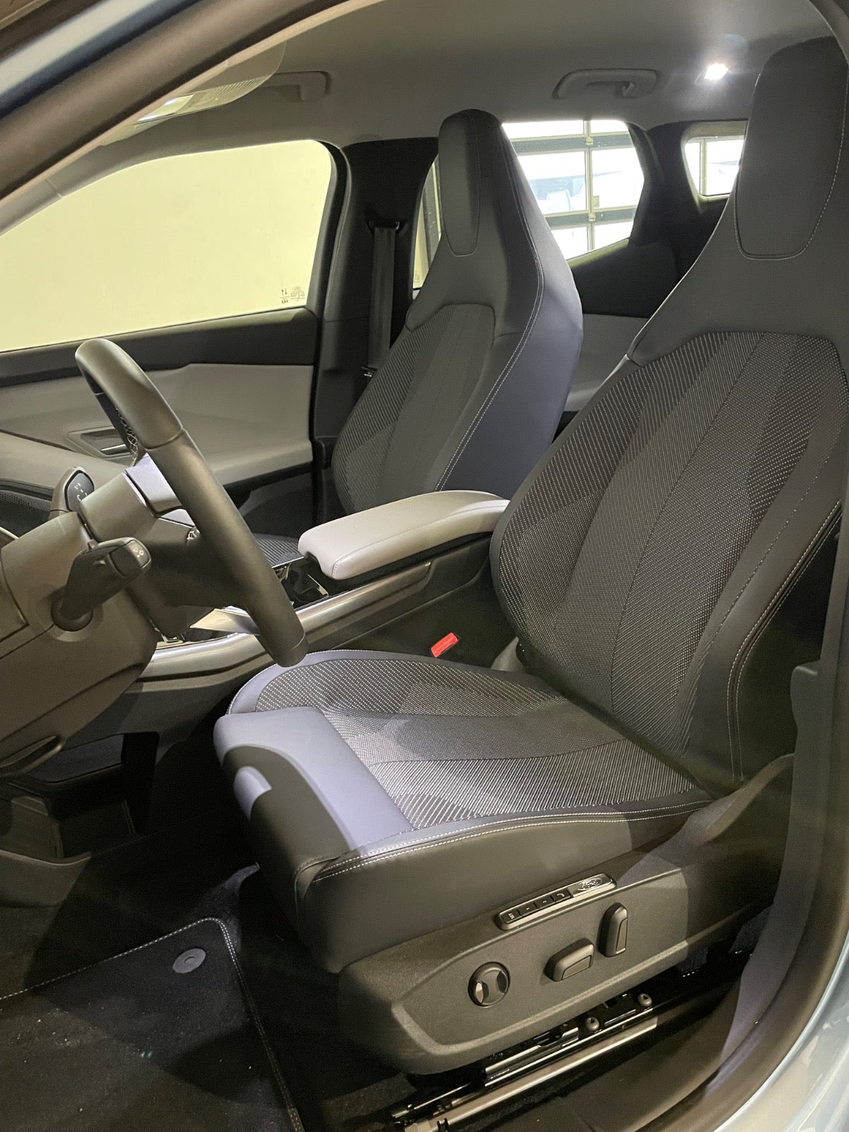 Ford Explorer Select Extended Range