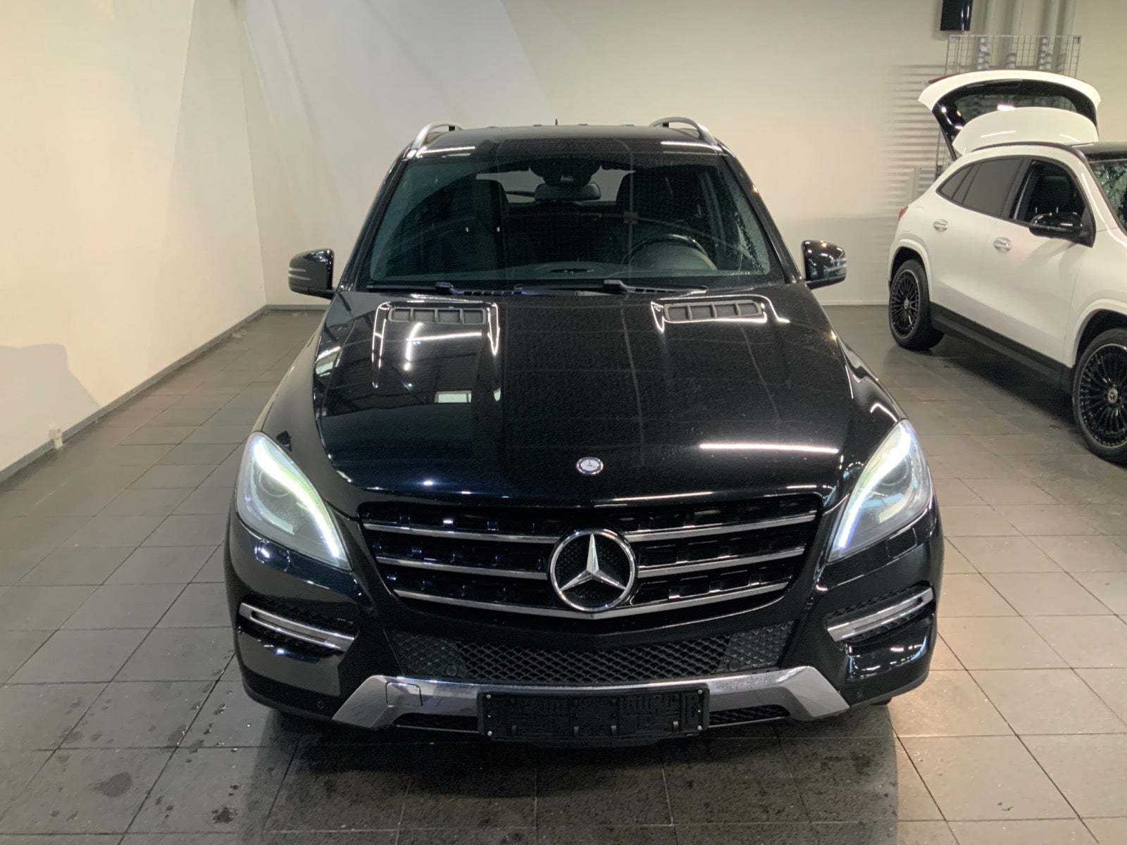 Mercedes-Benz ML 350 (2/8)