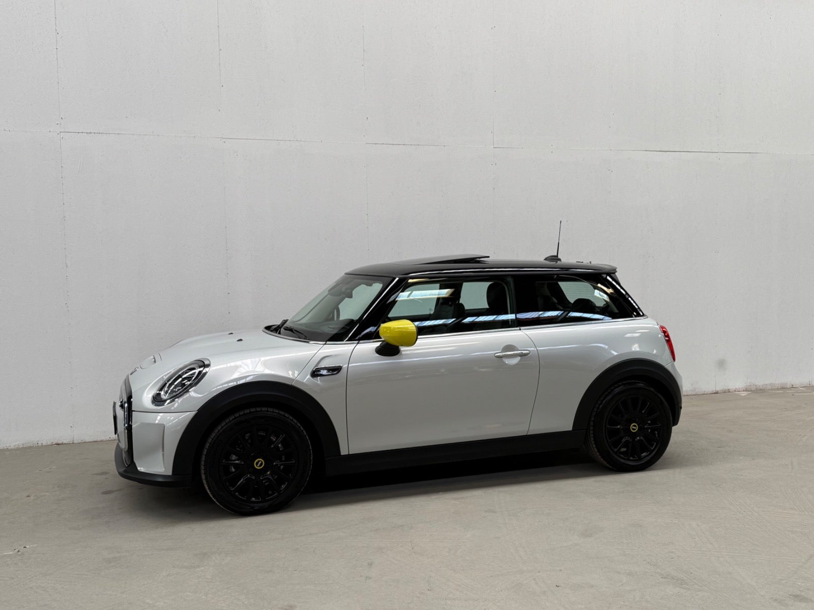 MINI Cooper SE Camden Edition A