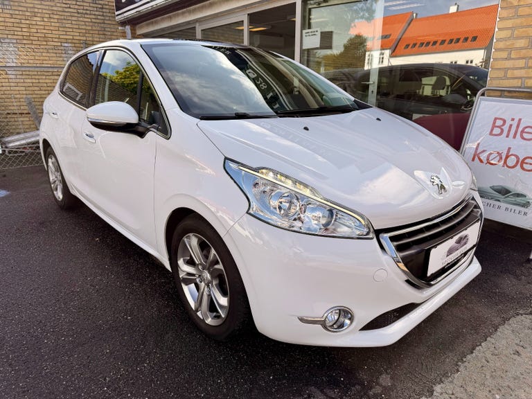 Peugeot 208 VTi Allure Sky