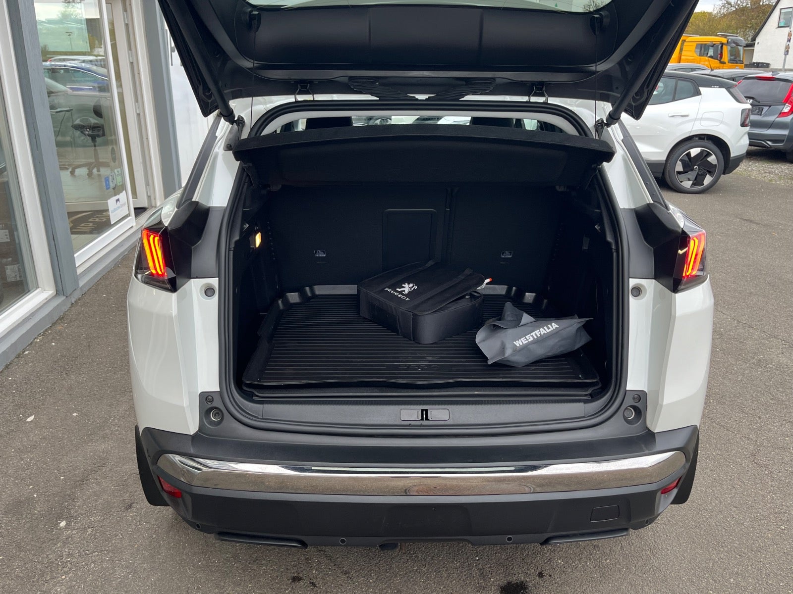 Billede af Peugeot 3008 1,6 Hybrid Allure Pack Limited EAT8