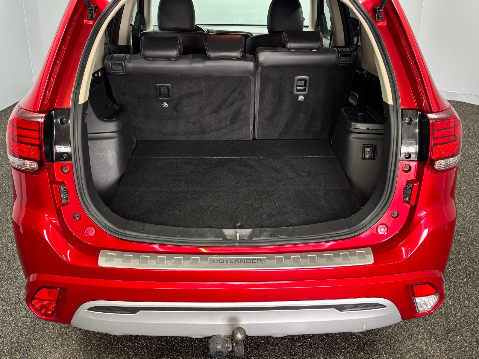 Billede af Mitsubishi Outlander 2,4 PHEV Invite CVT 4WD