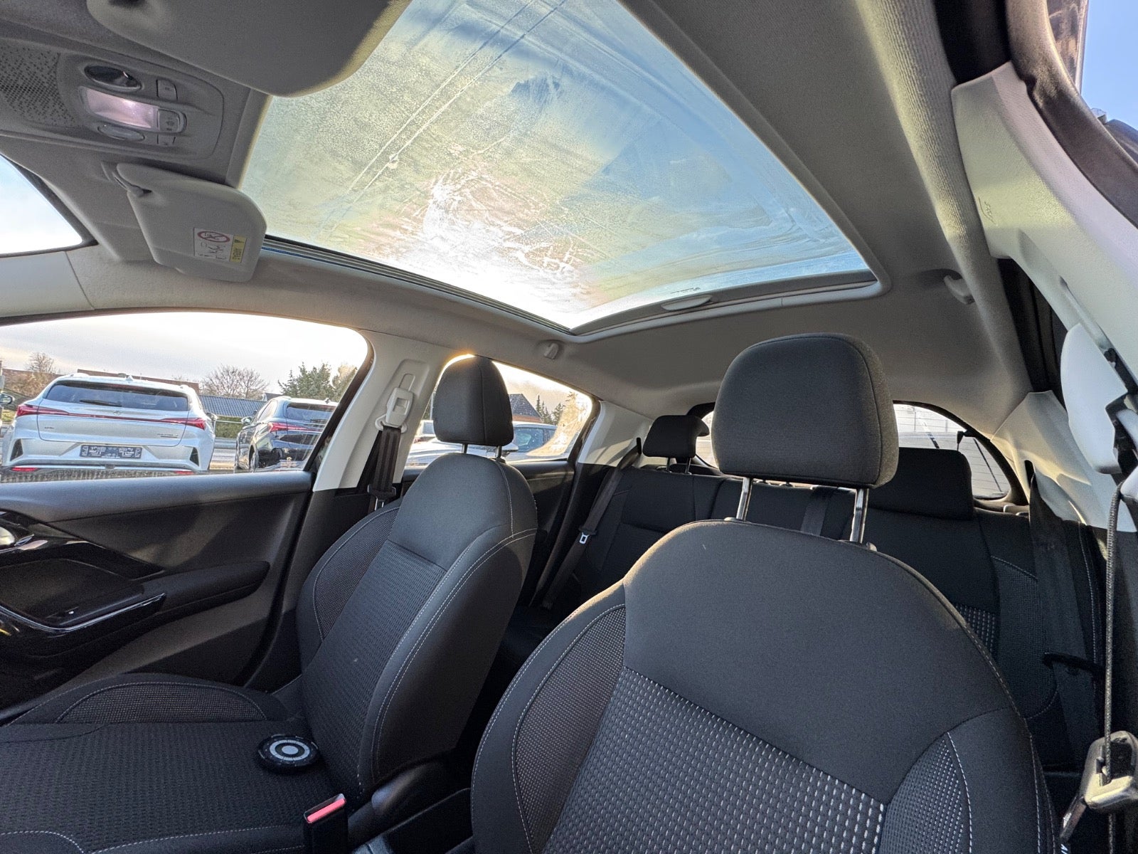 Billede af Peugeot 208 1,6 BlueHDi 100 Allure Sky