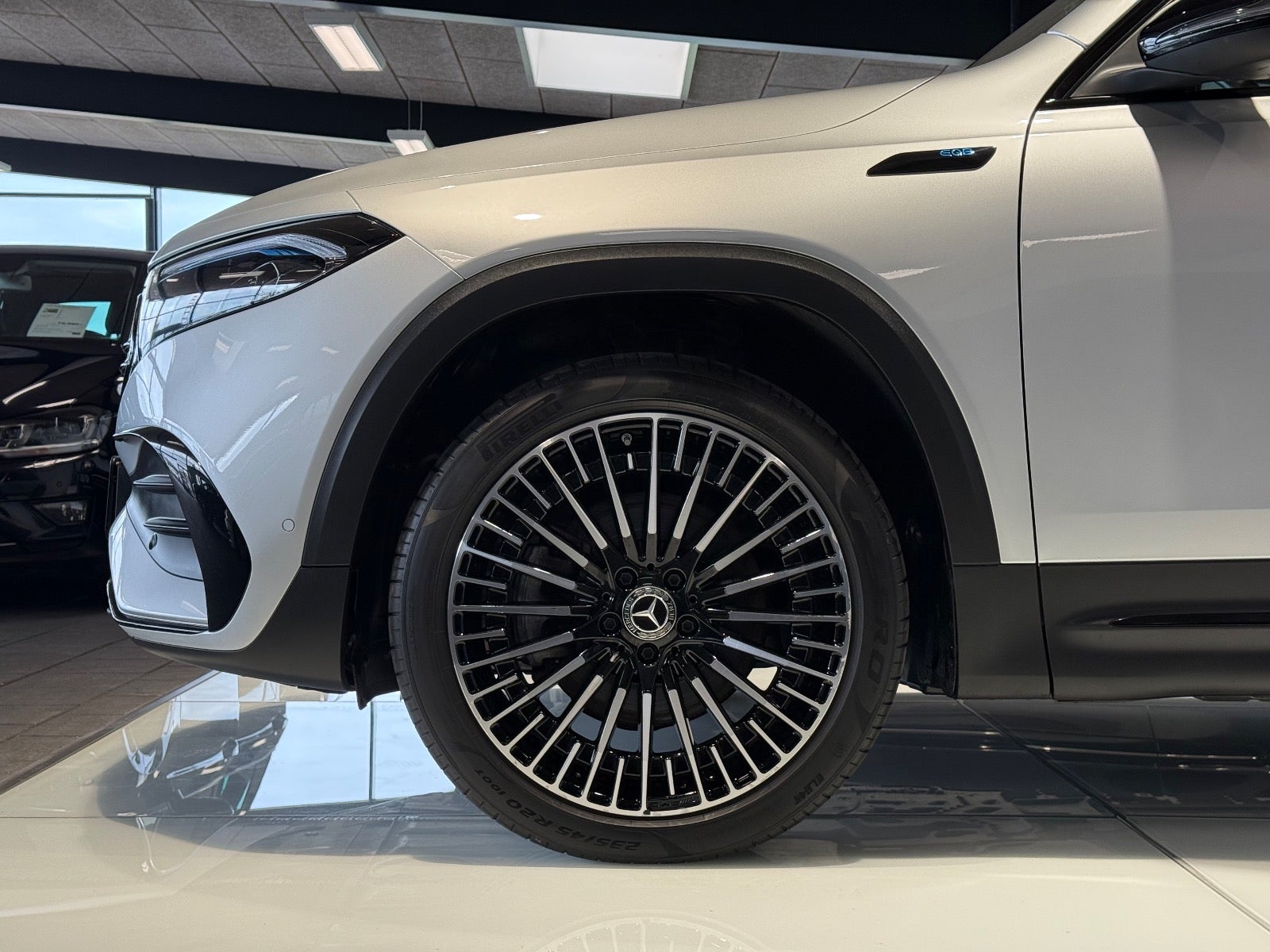 Billede af Mercedes EQB300  AMG Line 4Matic