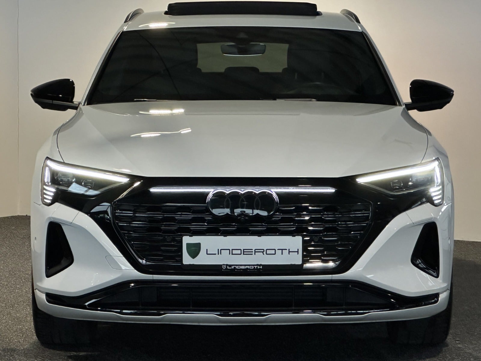 Audi Q8 e-tron 55 Sportback quattro 5d - 3