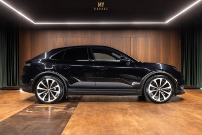 Porsche Macan 4   5d