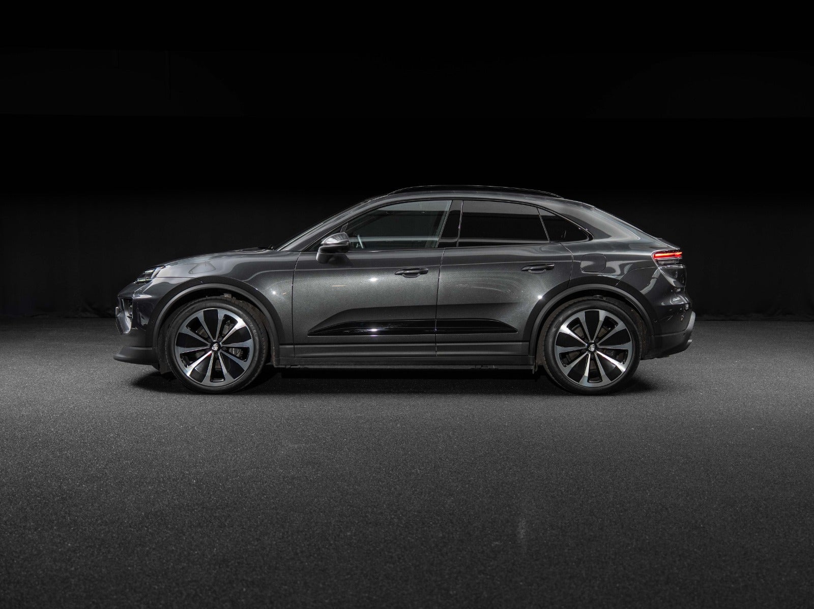 Gallery image 3 of 17