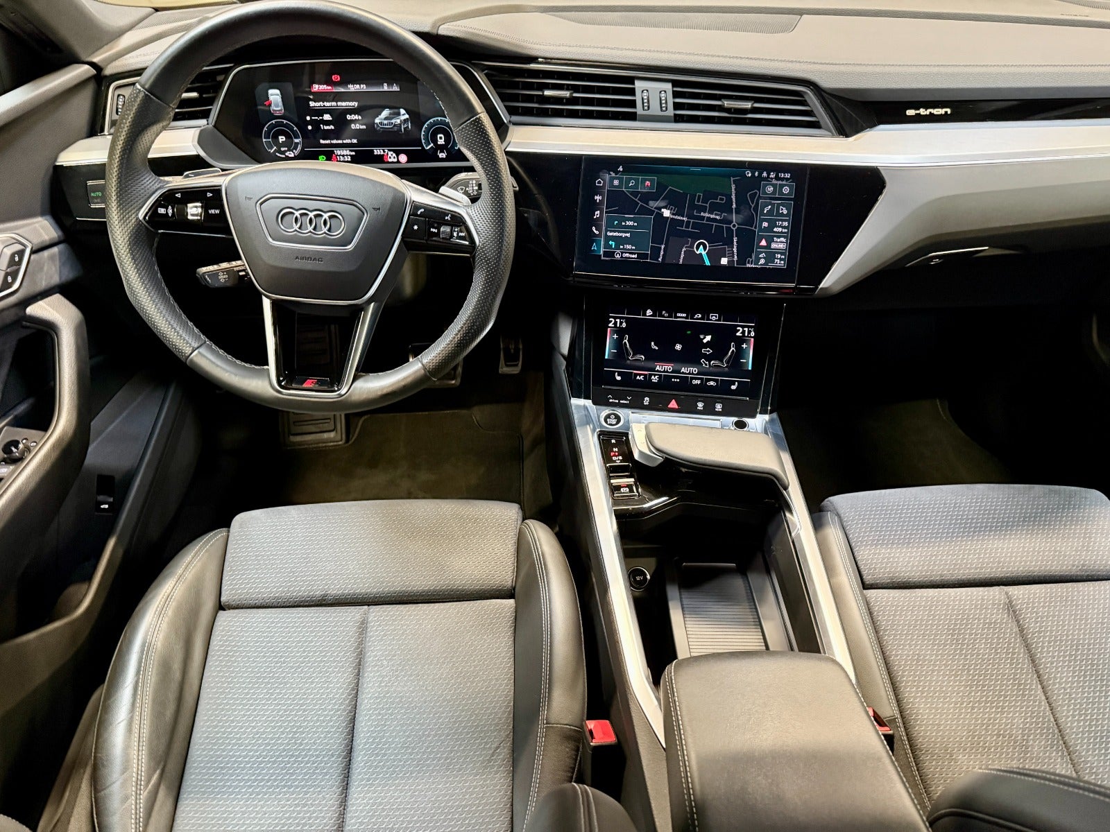 Billede af Audi Q8 e-tron 50 S-line quattro