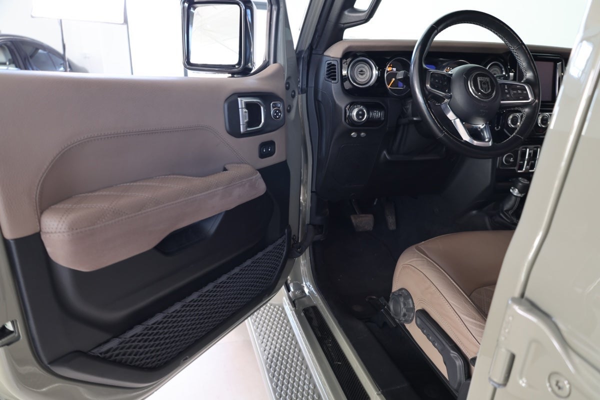 Jeep Wrangler Unlimited 2,0 T Brute Sky One aut. 4×4 4d - 13