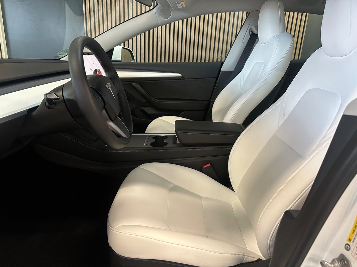 Tesla Model 3 Standard Range+ RWD Tesla Model 3 Standard Range+ RWD