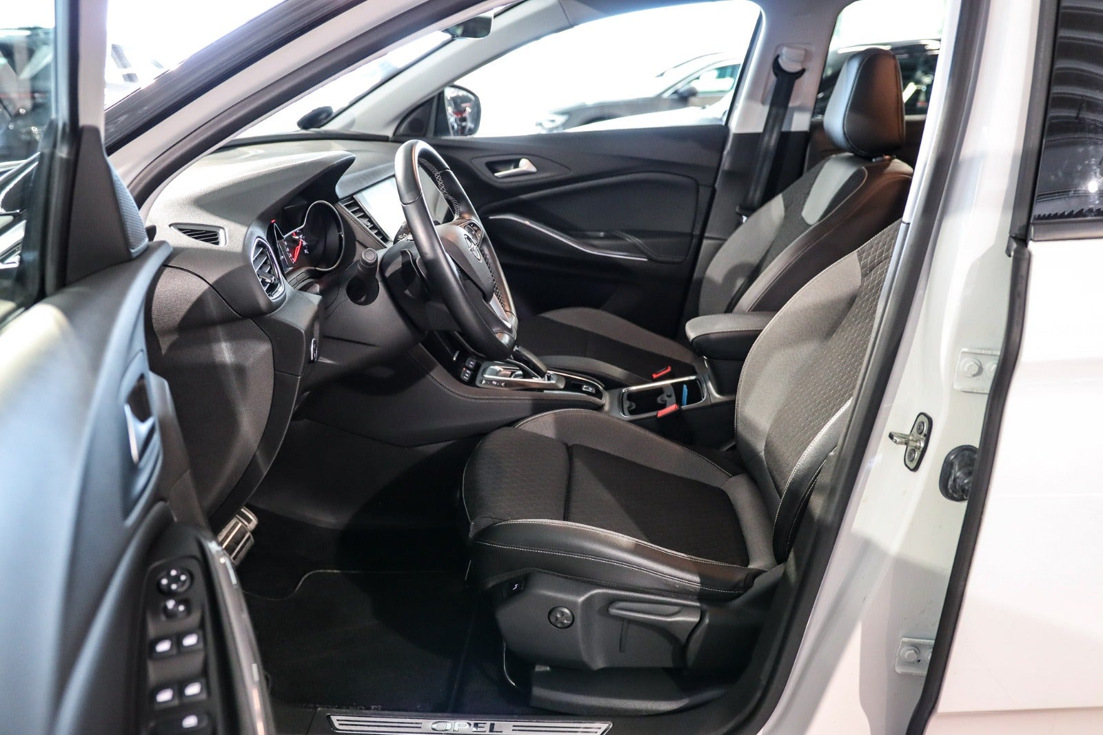 Billede af Opel Grandland X 1,6 Hybrid4 Impress aut.