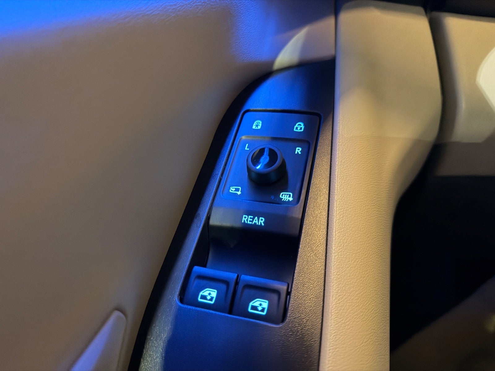 Ford Explorer Premium Extended Range