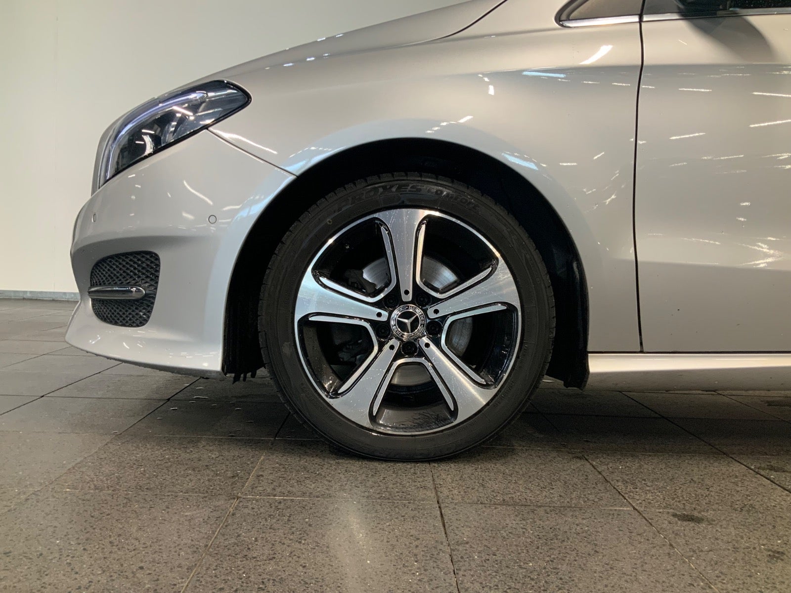 Mercedes-Benz B 200 d (4/8)