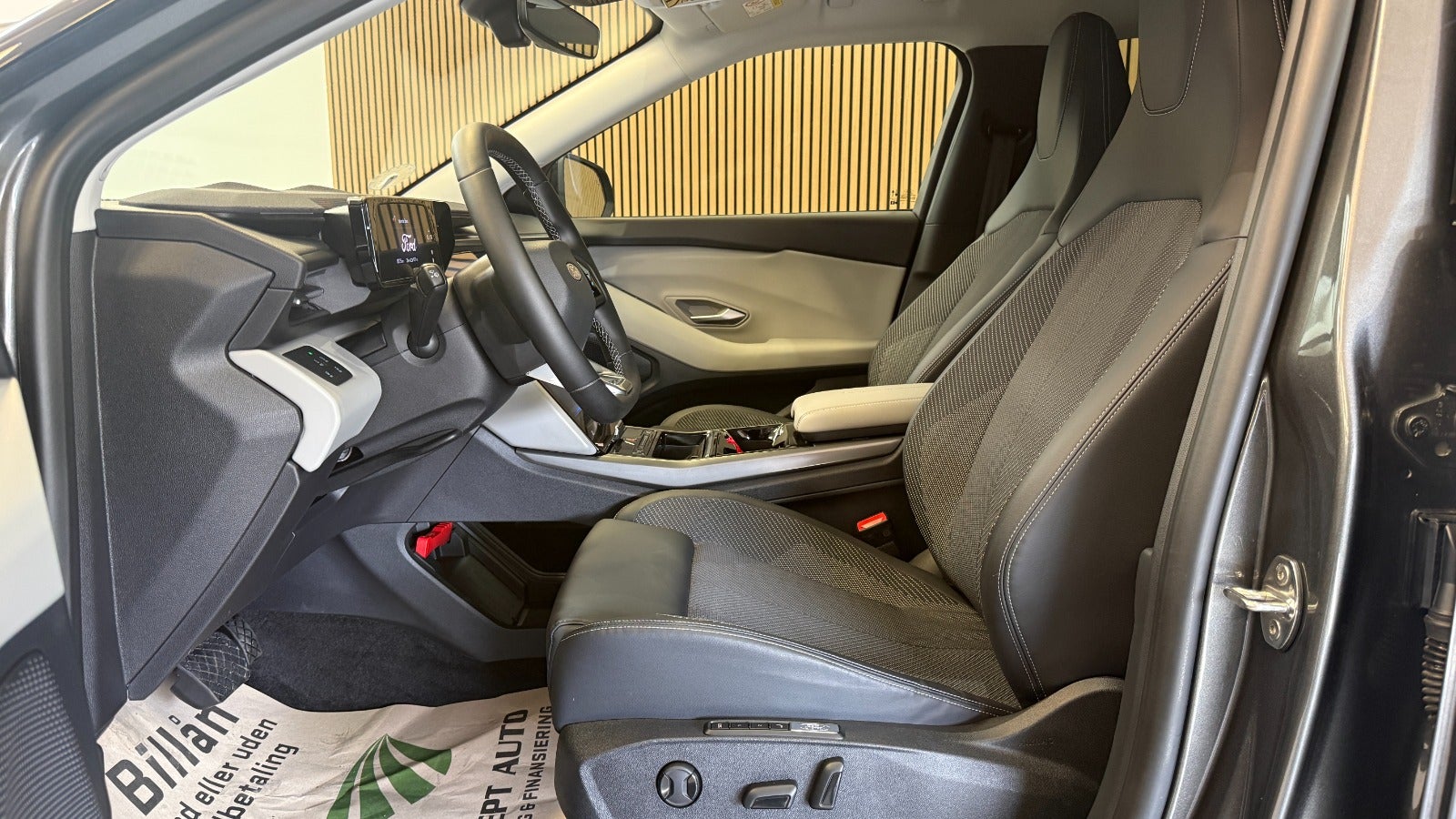 Billede af Ford Explorer 79 Select Extended Range
