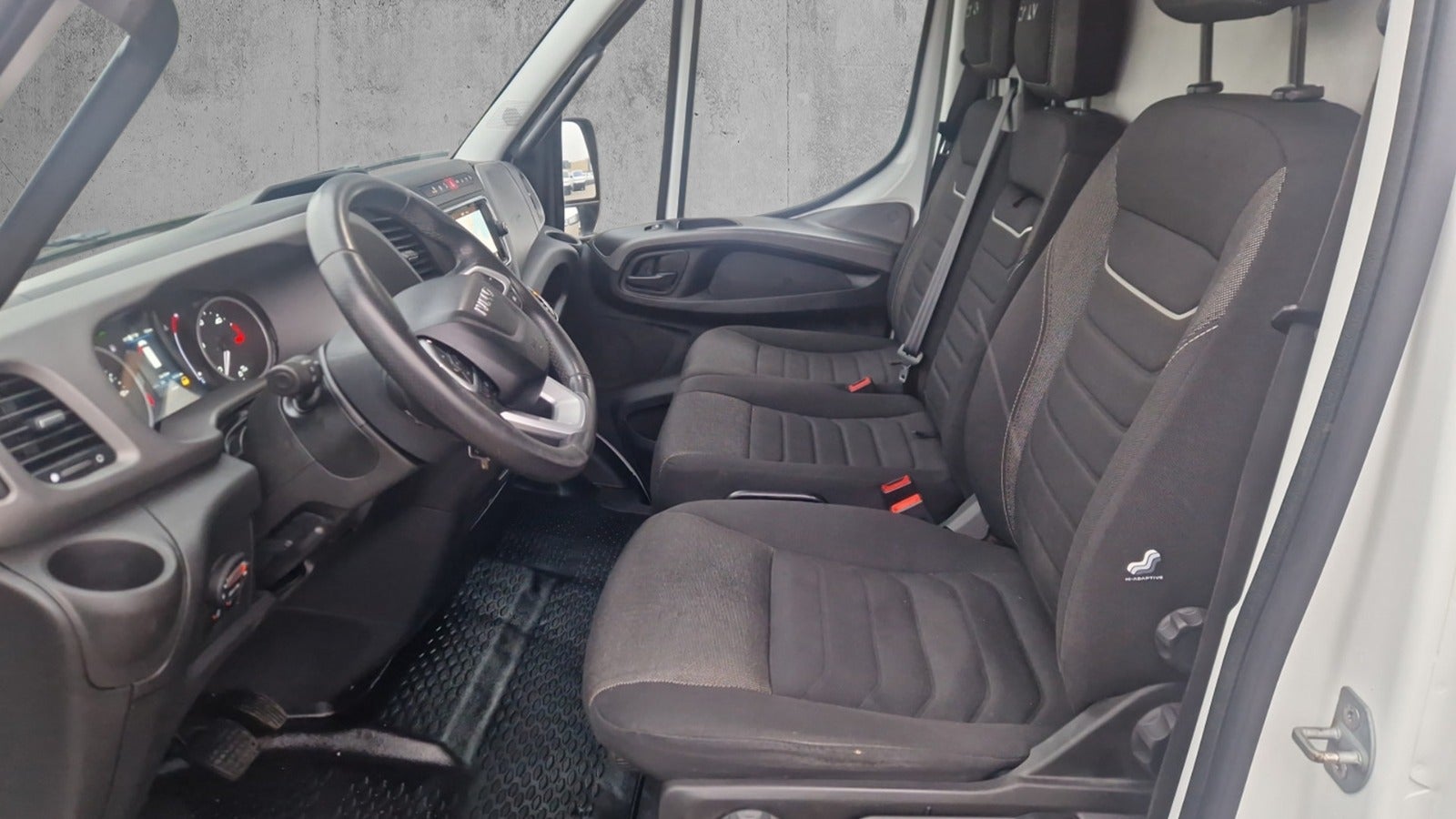 Billede af Iveco Daily 3,0 35S18 12m³ Van AG8