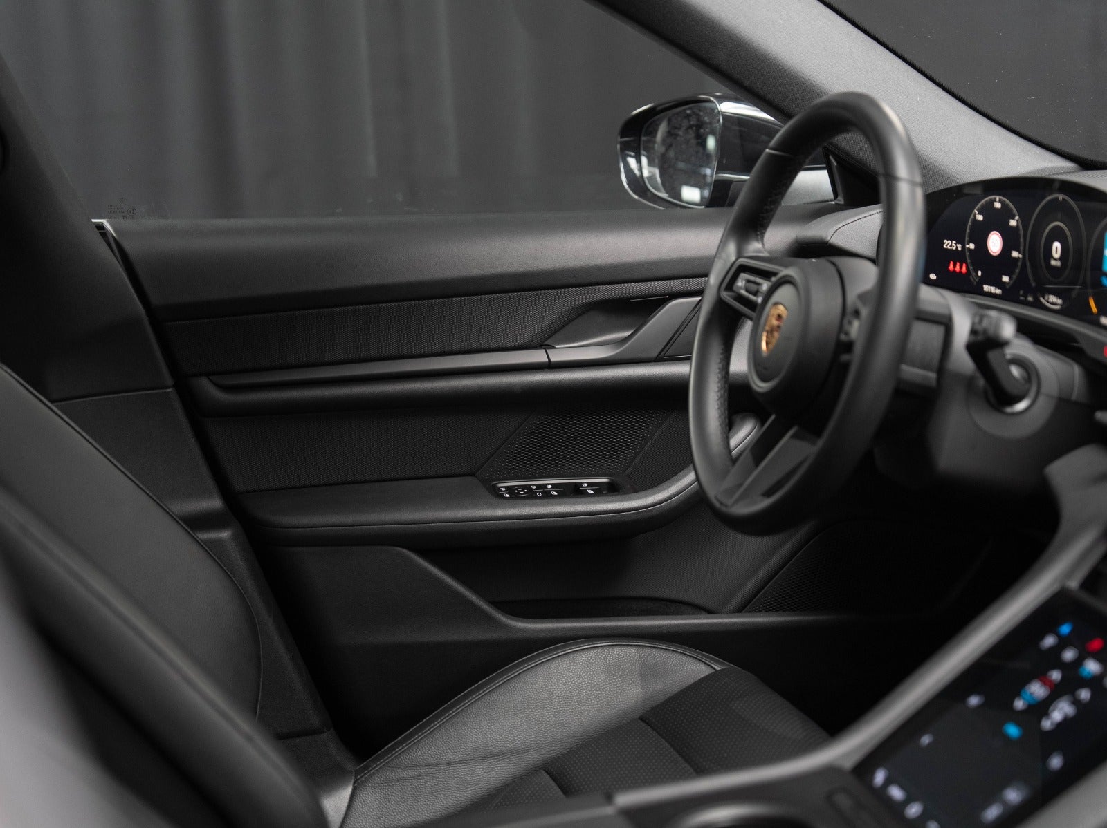 Gallery image 16 of 17