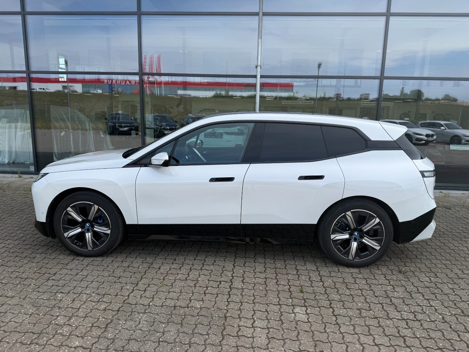 BMW iX xDrive50 Supercharged Sport 5d - 3