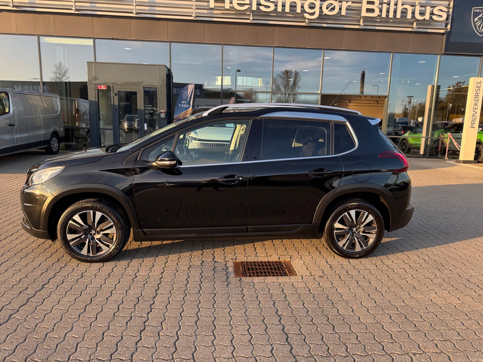 Billede af Peugeot 2008 1,6 BlueHDi 100 Allure Sky