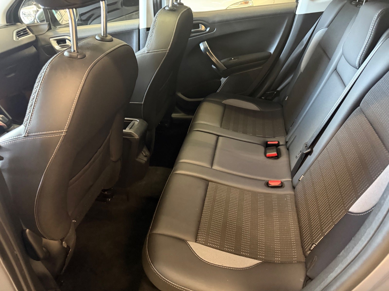 Peugeot 2008 BlueHDi 100 Allure Sky - billede 11