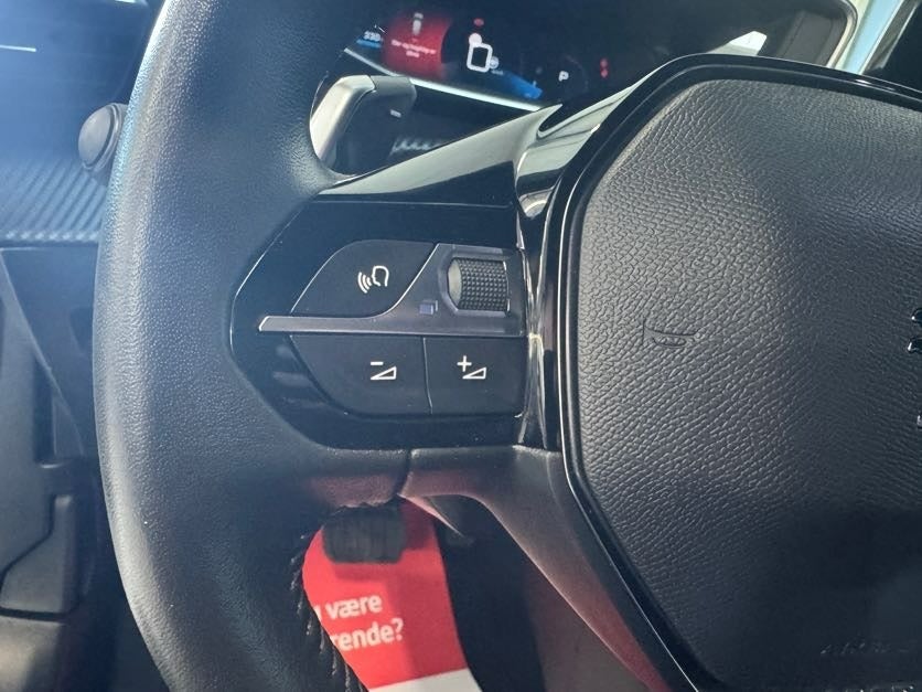 Peugeot 2008 PureTech 130 Vision Sport EAT8 Peugeot 2008 PureTech 130 Vision Sport EAT8